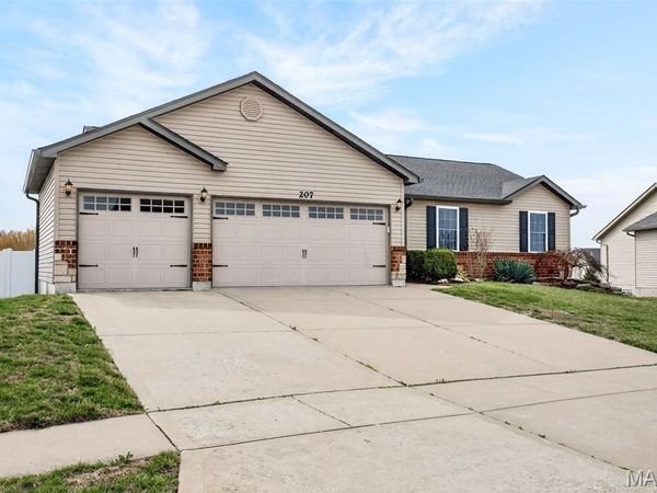 207 Rolling Rock Creek Drive, Wentzville, MO 63385