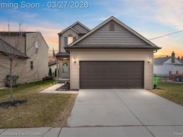 15842 Athens Avenue, Clinton Twp, MI 48035