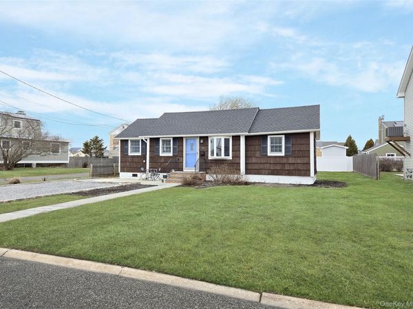 19 Kent Place , Amityville, NY 11701