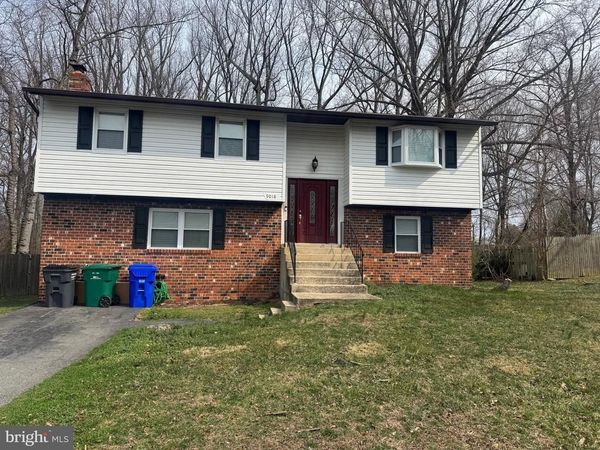 9018 HOLLY AVENUE , WALDORF, MD 20601