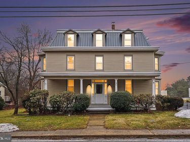 31 N MARKET STREET , FAWN GROVE, PA 17321