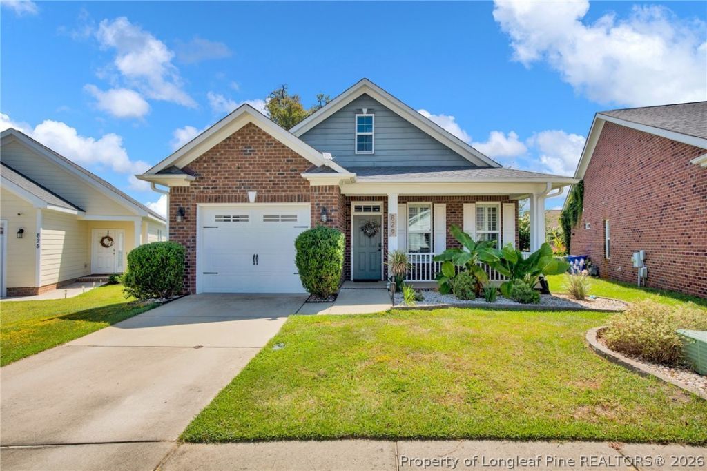 829 Falling Creek Lane, Fayetteville, NC 28304 Main Photo