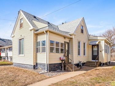 611 Broadway Street NE, Minneapolis, MN 55413