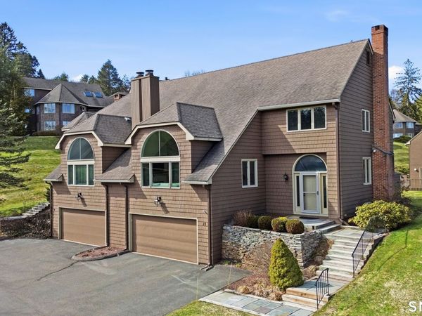 11 Saddle, Unit 11, Bloomfield, CT 06002