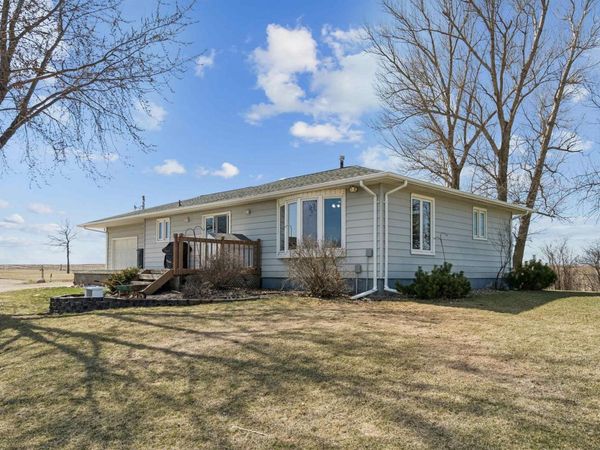 3290 230th Street, Winthrop, IA 50682
