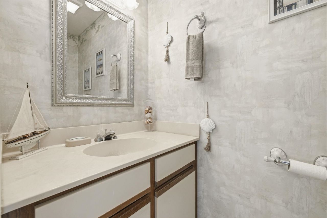 500 Fairway Village Dr. Photo 10