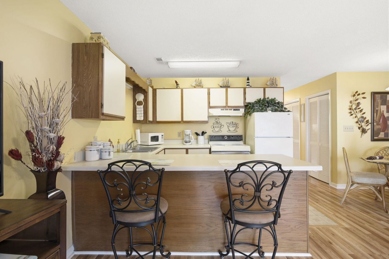 500 Fairway Village Dr. Photo 4