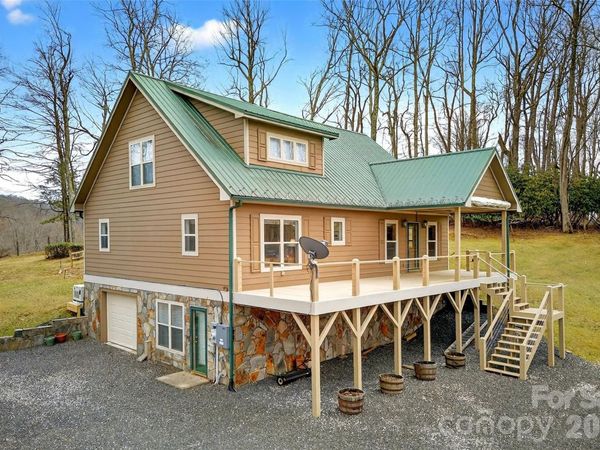 600 Sassafras Drive , Spruce Pine, NC 28777