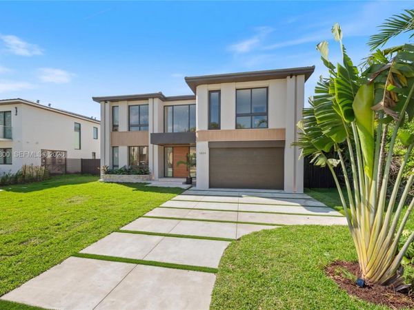 5854 SW 30th St , Miami, FL 33155