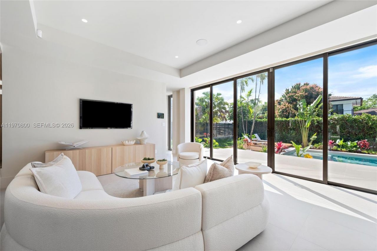 5854 SW 30th St , Miami, FL 33155 Photo