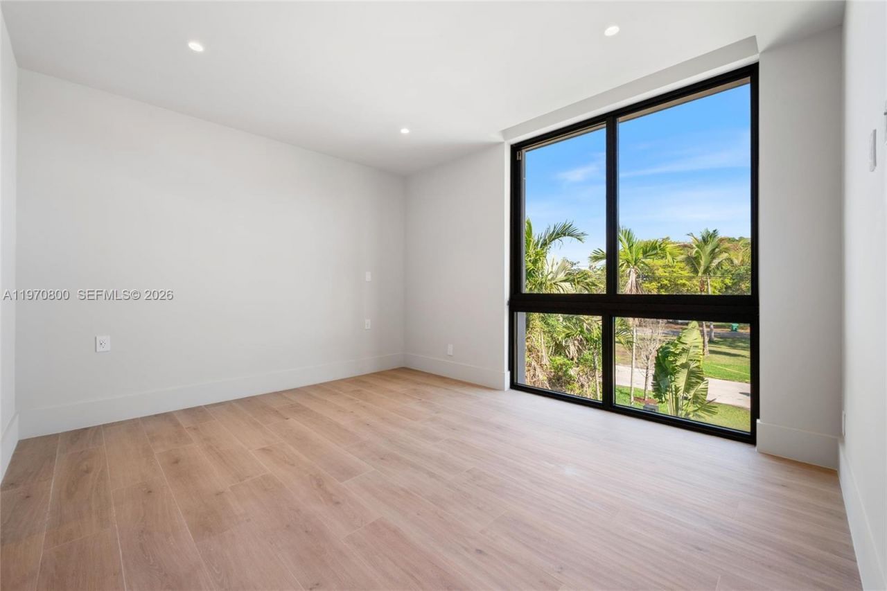 5854 SW 30th St , Miami, FL 33155 Photo