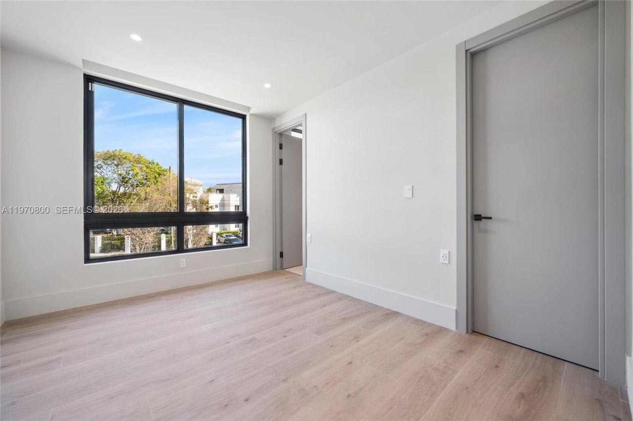 5854 SW 30th St , Miami, FL 33155 Photo