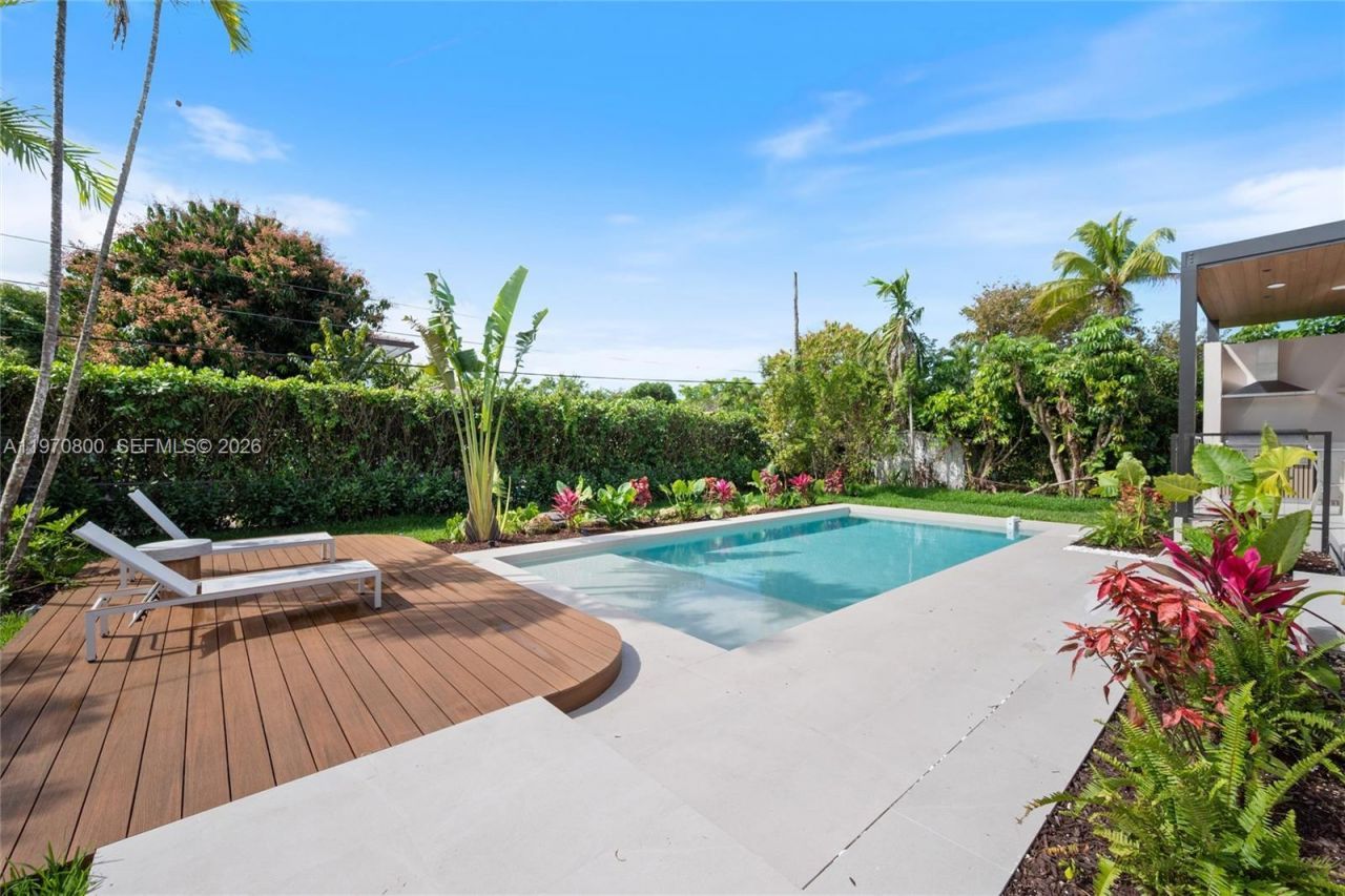 5854 SW 30th St , Miami, FL 33155 Photo