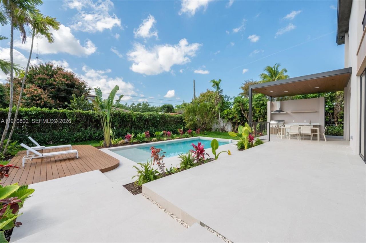 5854 SW 30th St , Miami, FL 33155 Photo