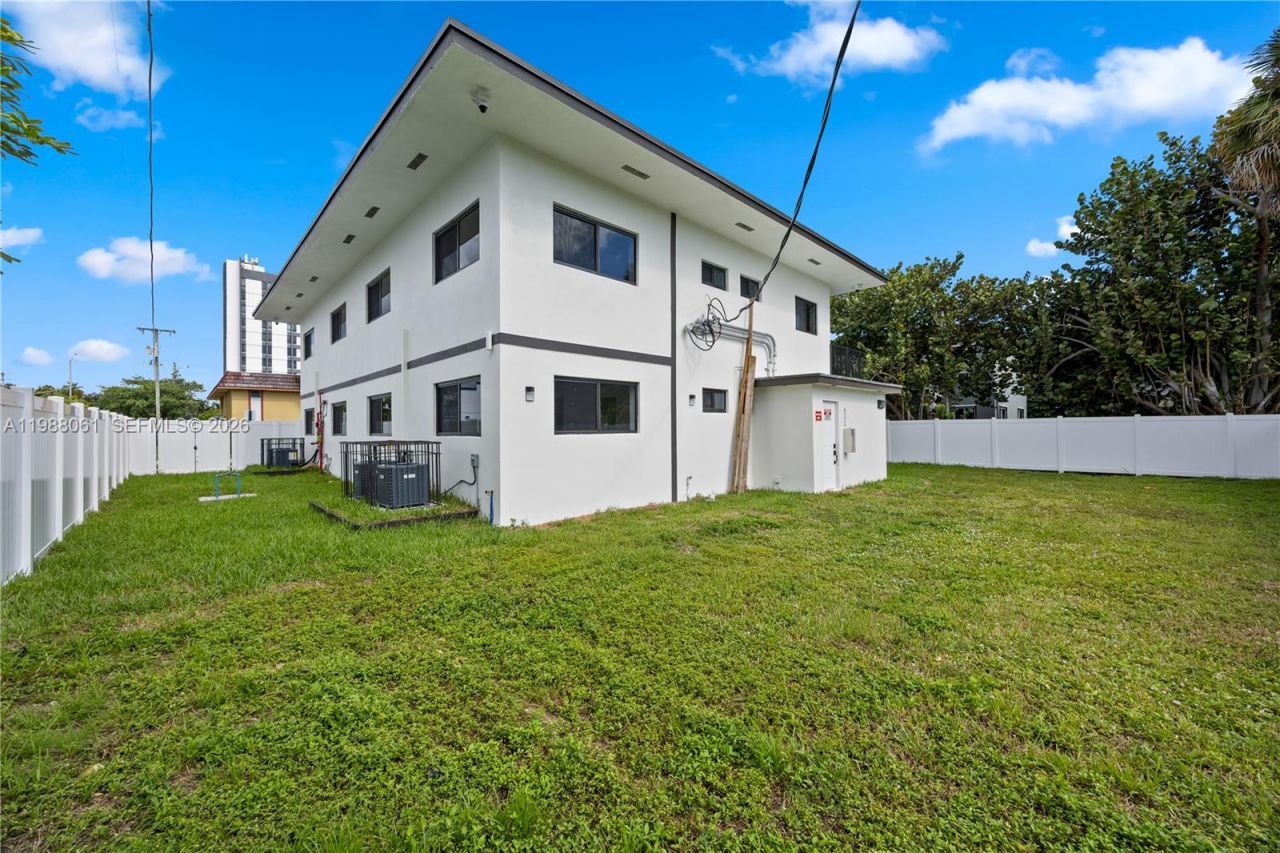 630 NE 166th St , Unit 3, Miami, FL 33162 Photo