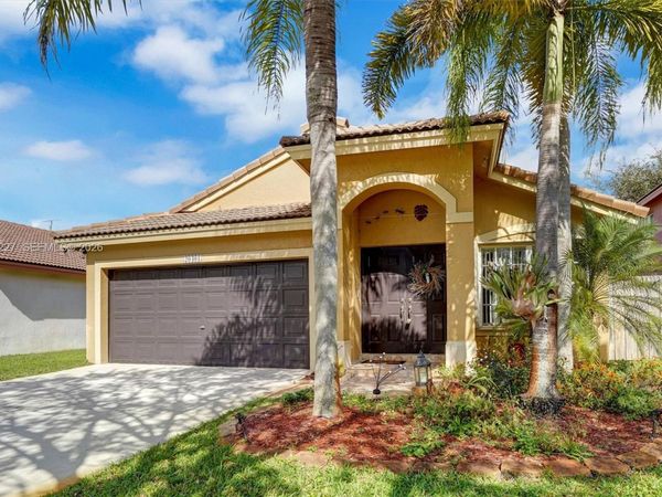 20401 SW 1st St , Pembroke Pines, FL 33029