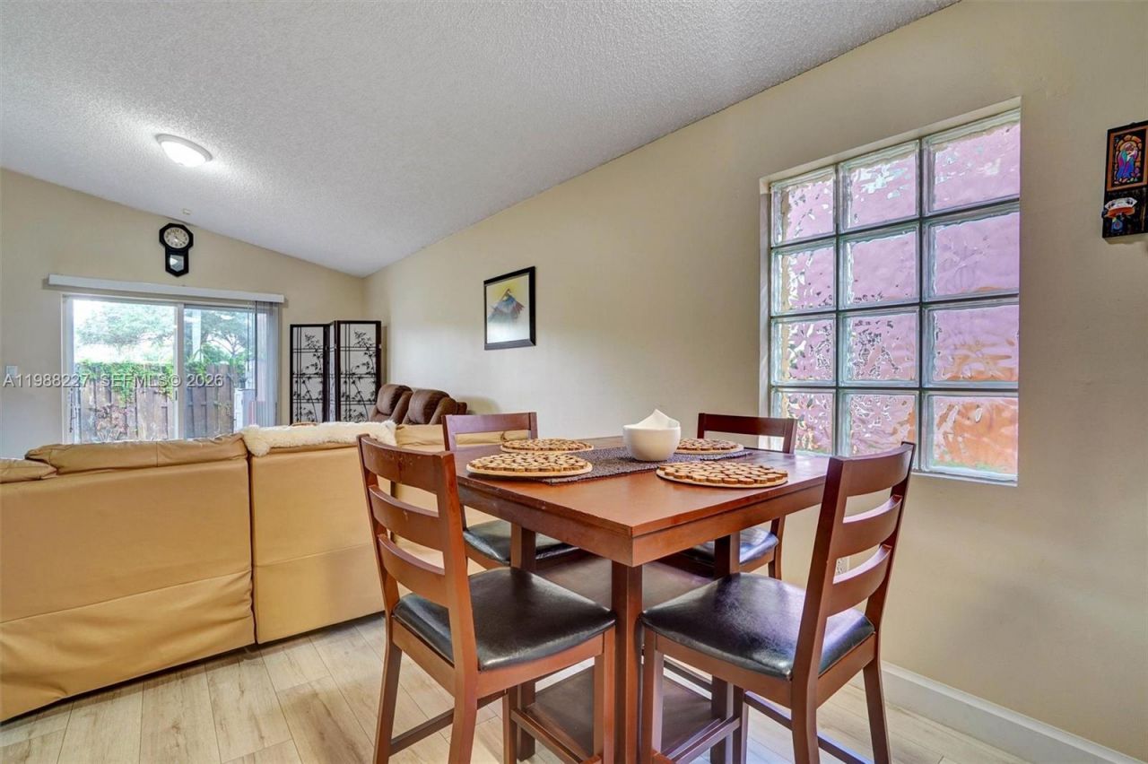 20401 SW 1st St , Pembroke Pines, FL 33029 Photo