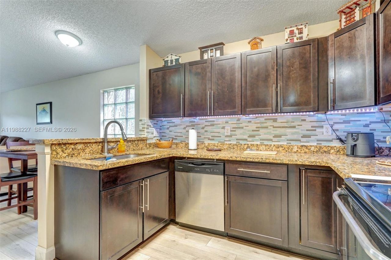 20401 SW 1st St , Pembroke Pines, FL 33029 Photo