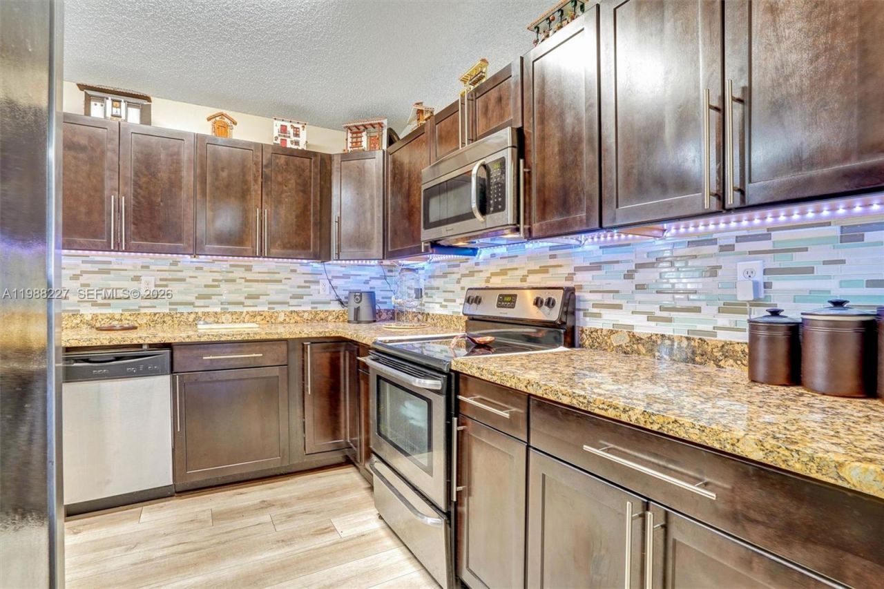 20401 SW 1st St , Pembroke Pines, FL 33029 Photo