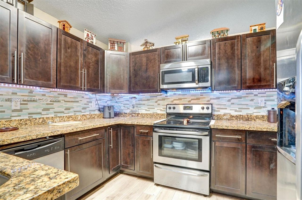 20401 SW 1st St , Pembroke Pines, FL 33029 Photo