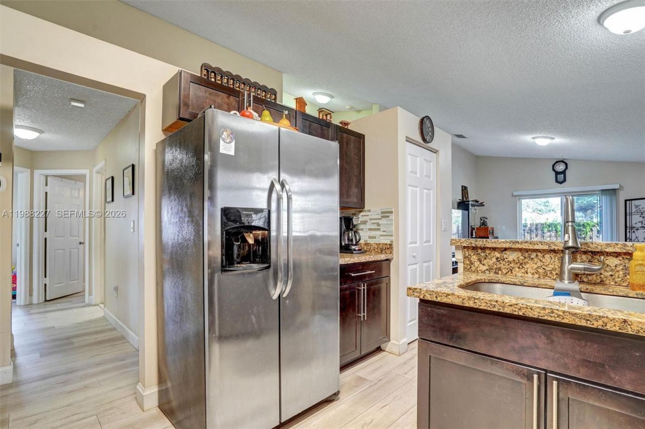 20401 SW 1st St , Pembroke Pines, FL 33029 Photo