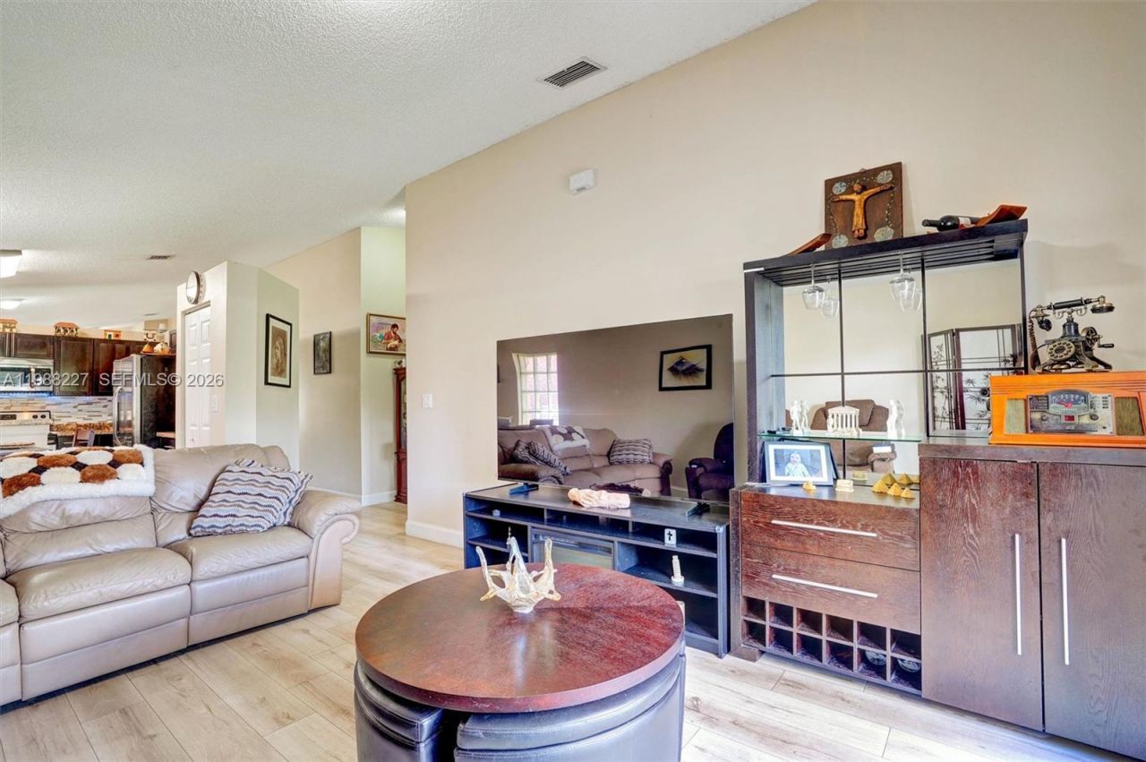 20401 SW 1st St , Pembroke Pines, FL 33029 Photo