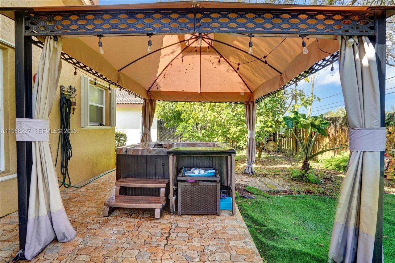 20401 SW 1st St , Pembroke Pines, FL 33029 Photo