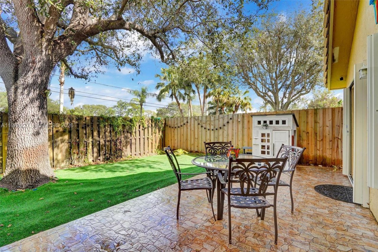 20401 SW 1st St , Pembroke Pines, FL 33029 Photo