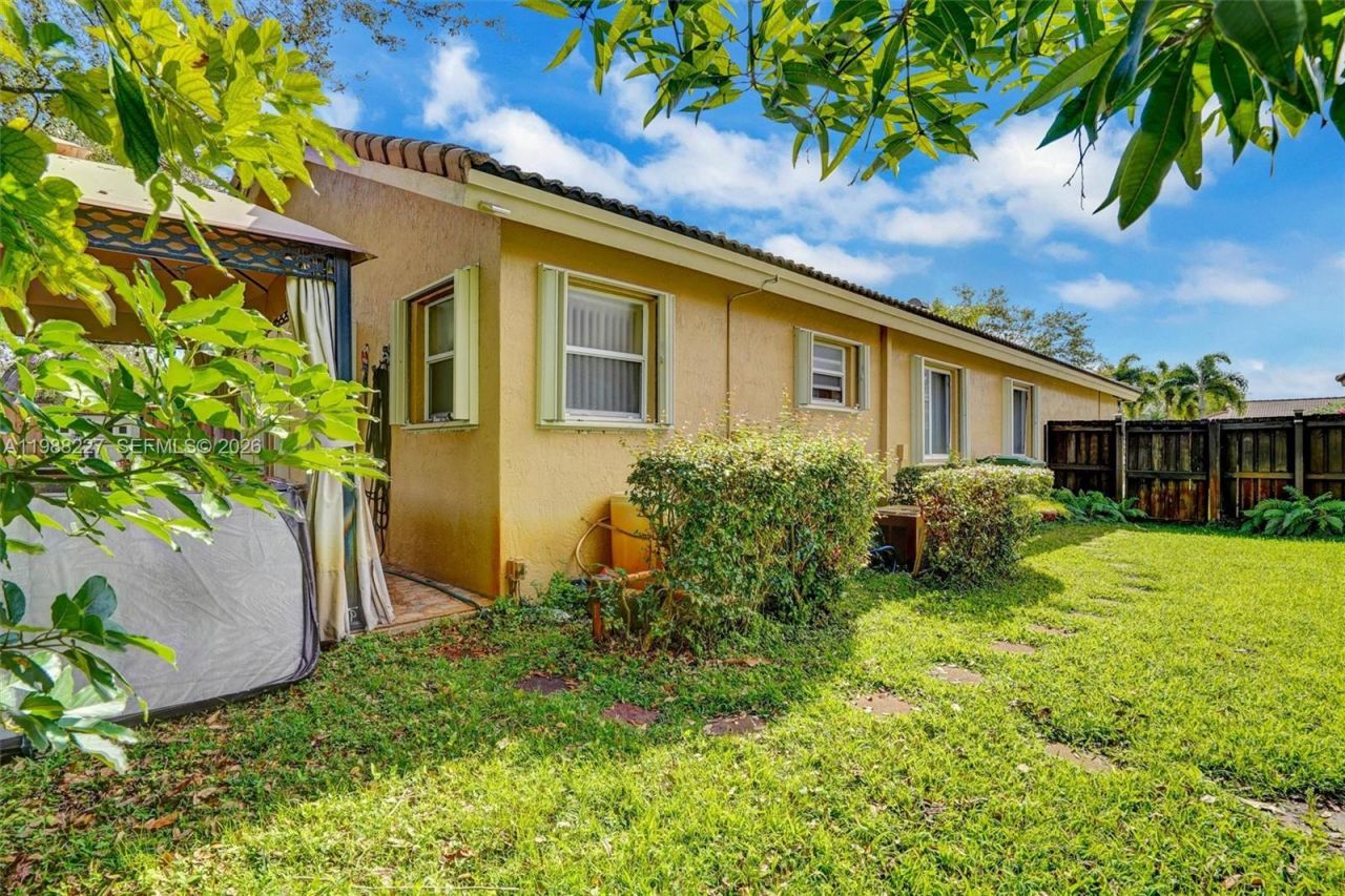 20401 SW 1st St , Pembroke Pines, FL 33029 Photo