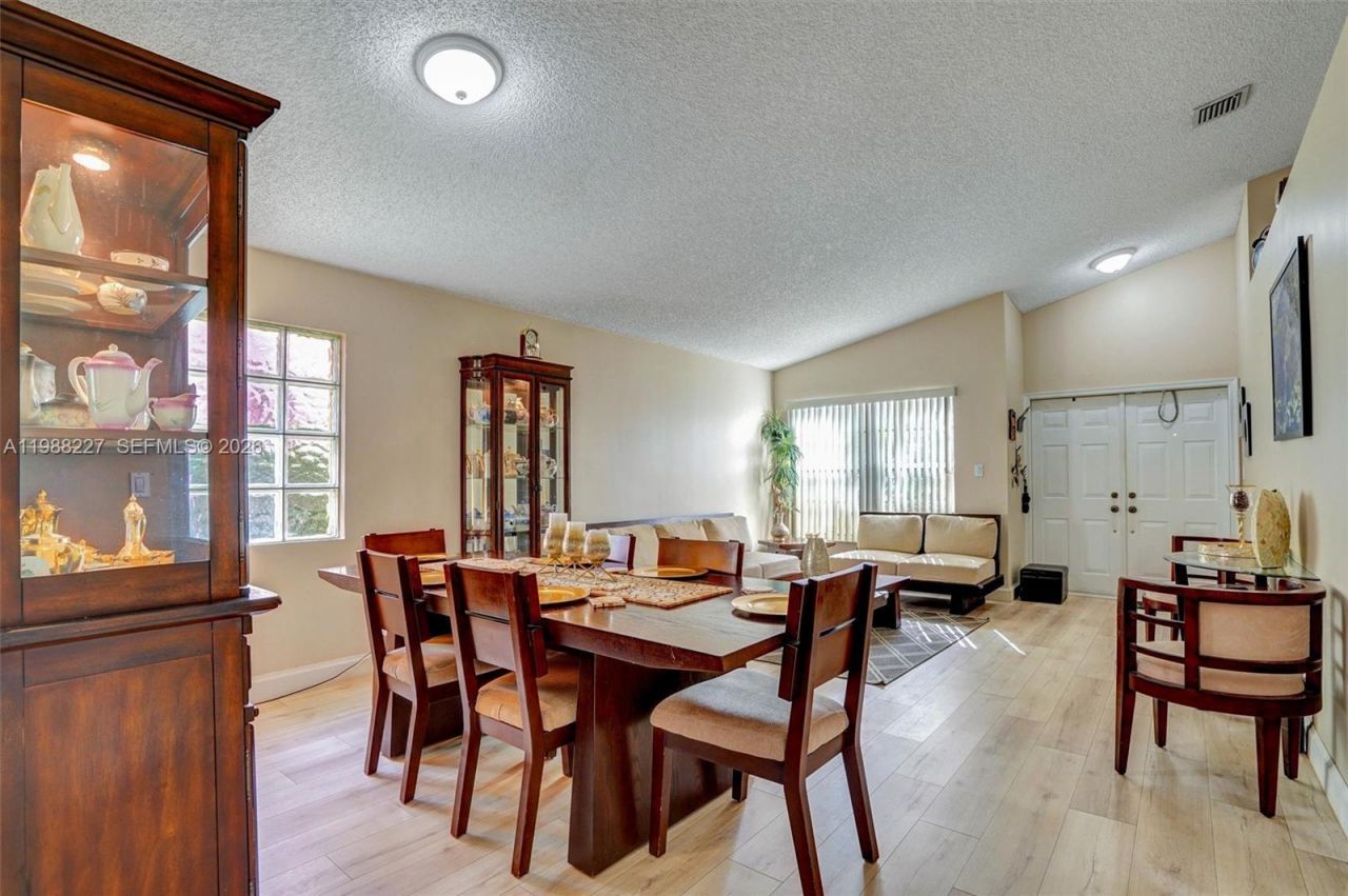 20401 SW 1st St , Pembroke Pines, FL 33029 Photo