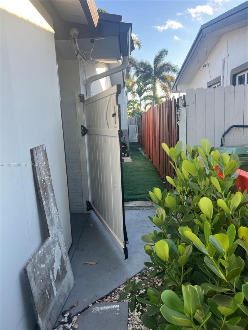 8480 NW 14th St , Unit 1, Pembroke Pines, FL 33024 Photo