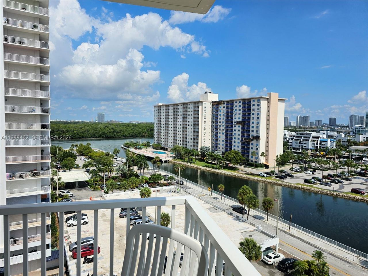 300 Bayview Dr, Unit 905, Sunny Isles Beach, FL 33160 Photo