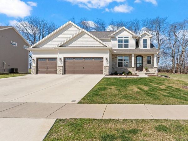 1213 Briarwood Lane, Mahomet, IL 61853