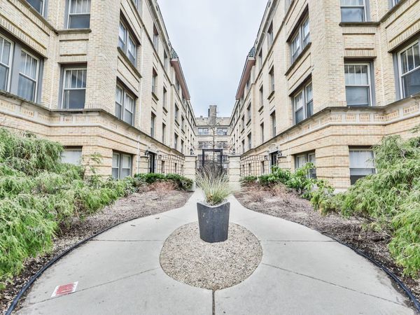 1366 W Greenleaf Avenue , Unit 3S, Chicago, IL 60626