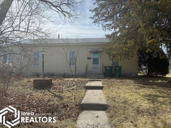 300 E Stone Avenue, Fairfield, IA 52556