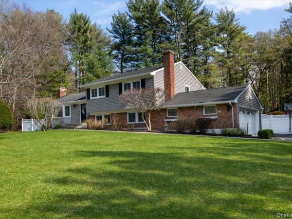 16 Ingold Drive , Dix Hills, NY 11746