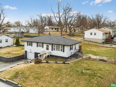 9253 Tomahawk Boulevard, Omaha, NE 68134