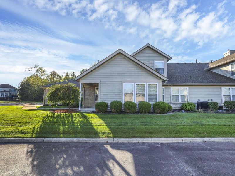 8083 Farm Crossing Circle , Powell, OH 43065 Photo 2