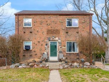 2208 Avondale Street, Sylvan Lake, MI 48320