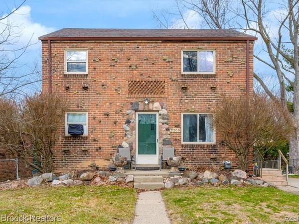 2208 Avondale Street, Sylvan Lake, MI 48320