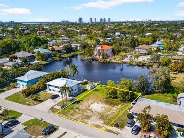 3916 Bennett LN , BONITA SPRINGS, FL 34134