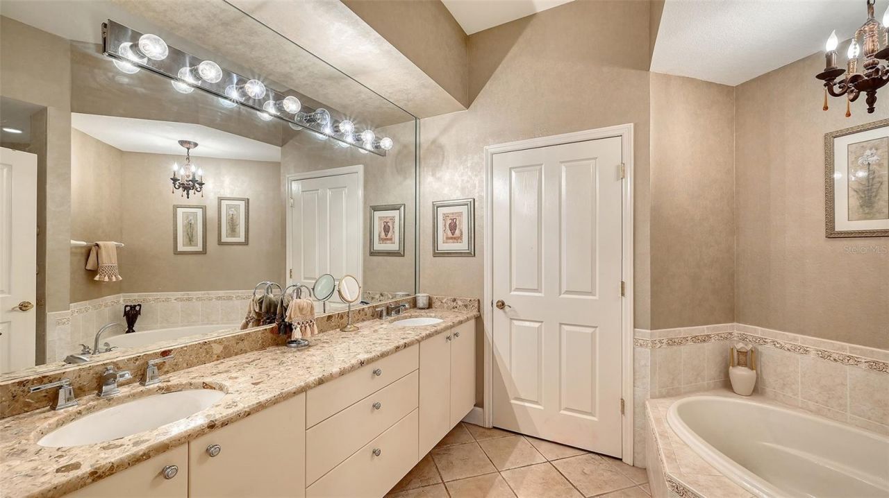 5255 Bouchard Circle, Unit 102, Sarasota, FL 34238 Photo