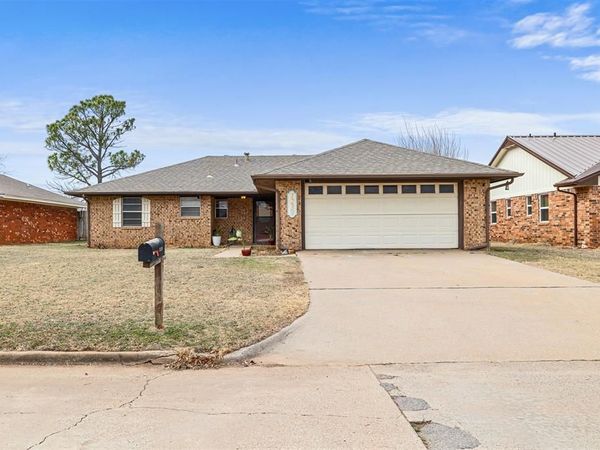 1239 Carriage Drive, Duncan, OK 73533