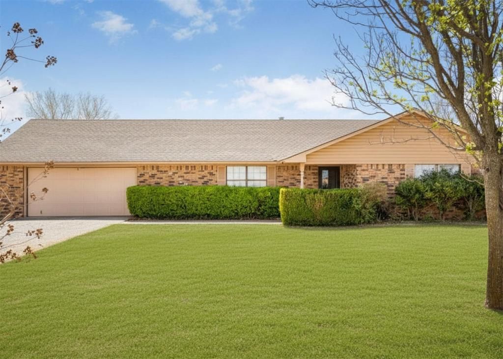 2350 Beverly Lane, Clinton, OK 73601 Main Photo