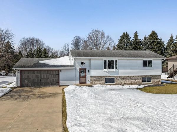 620 SUNRISE DRIVE, Ripon, WI 54971