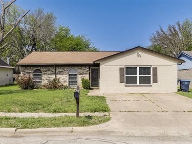 3813 Arnold Drive, Fort Worth, TX 76140