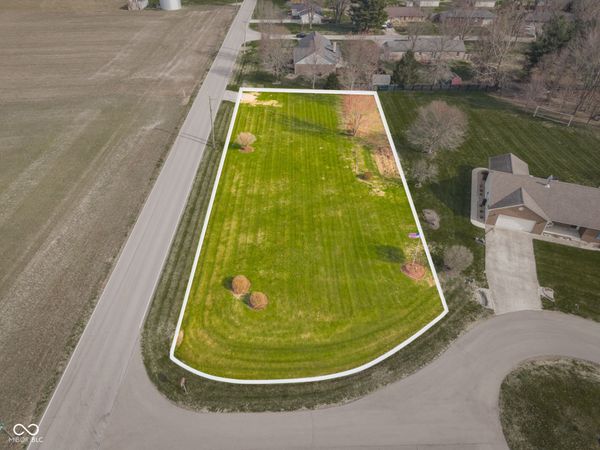 7000 S Artesian Court, Columbus, IN 47201
