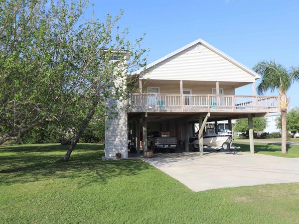 213 Birch Ln, Grand Isle, LA 70358