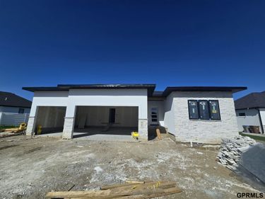 9160 Hillcrest Trail, Lincoln, NE 68510