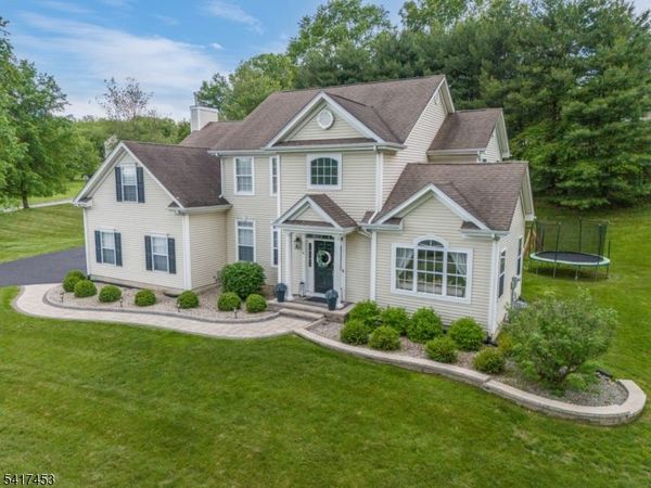 6 Columbine Ct, Raritan, NJ 08822